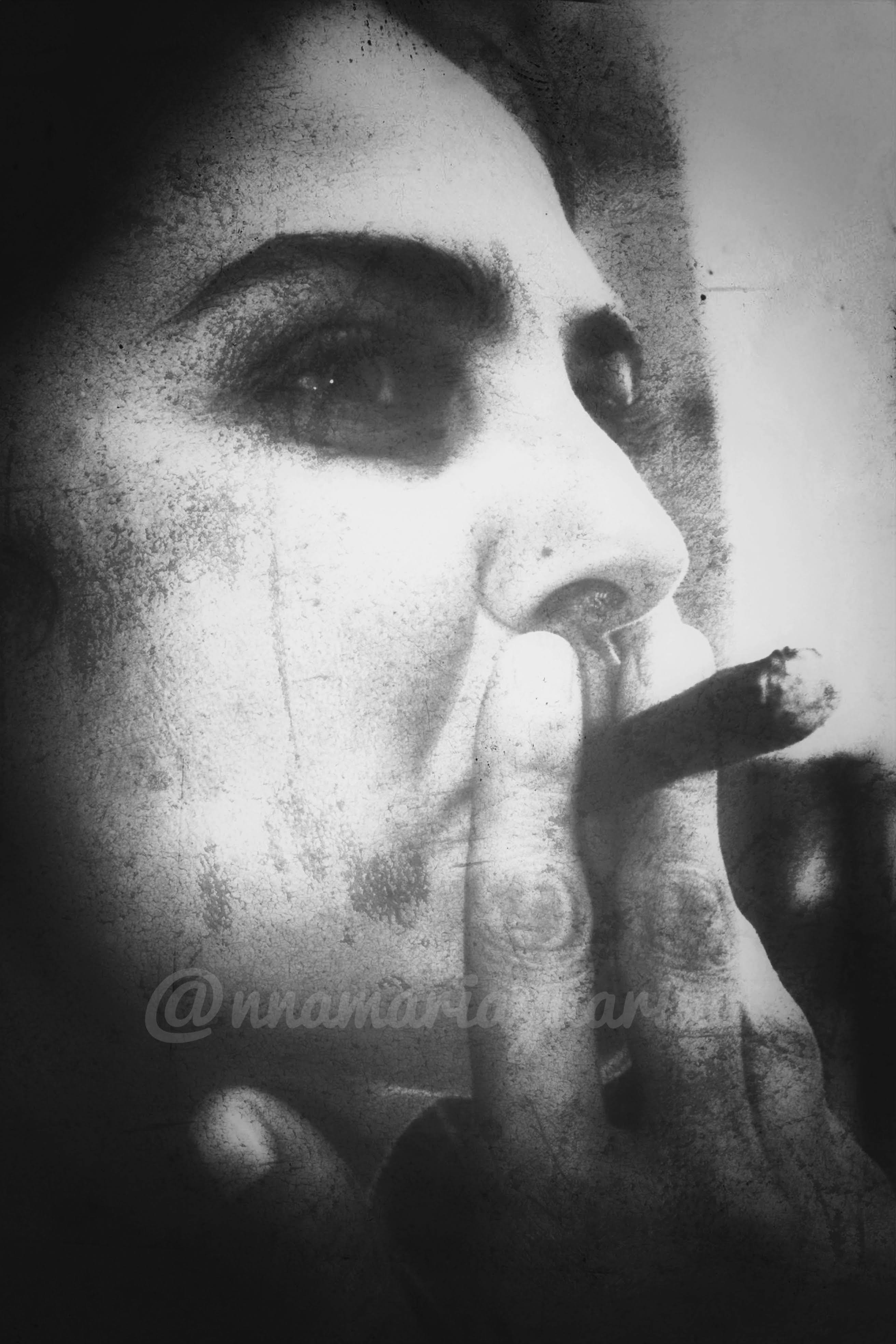La ragazza con il sigaro 